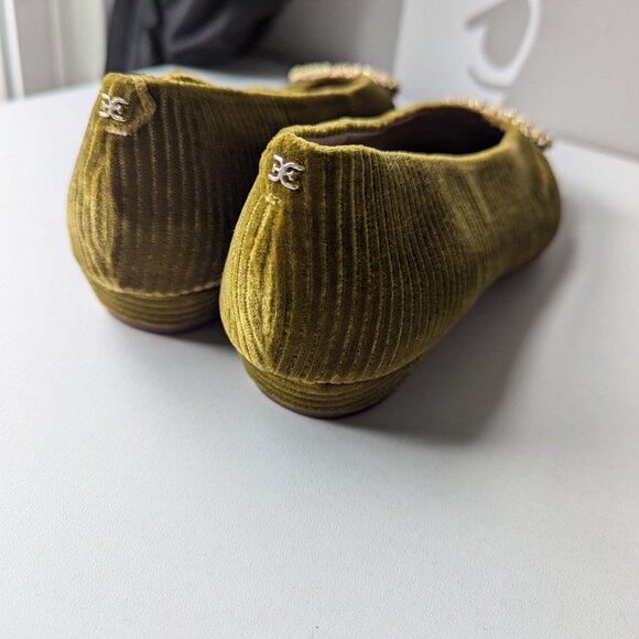 Sam Edelman Olive Green Flats with Gold Buckle NWOB - Picture 4 of 5
